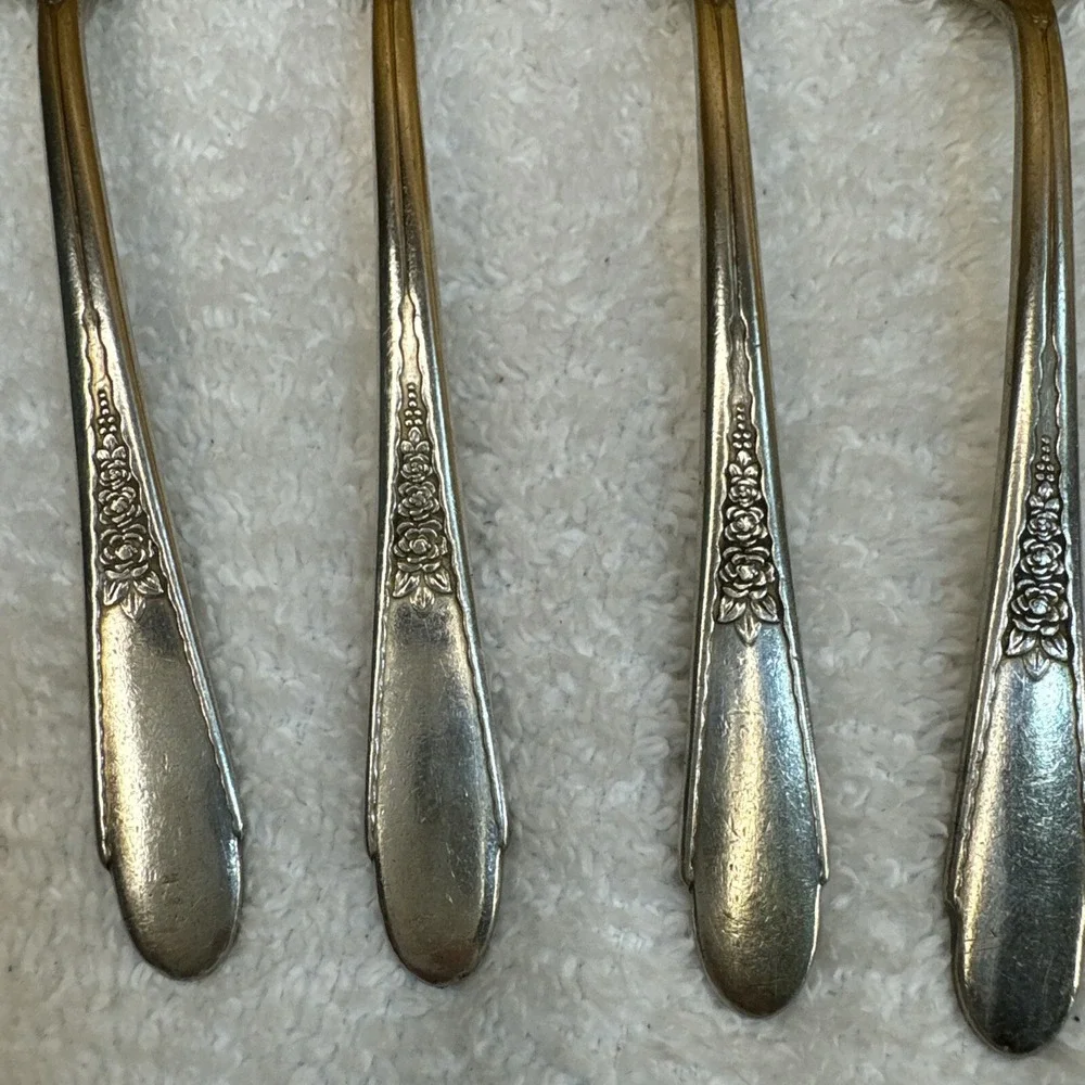 7 Vintage Wm Rogers & Son Gardenia Silverplate Flatware Teaspoons
